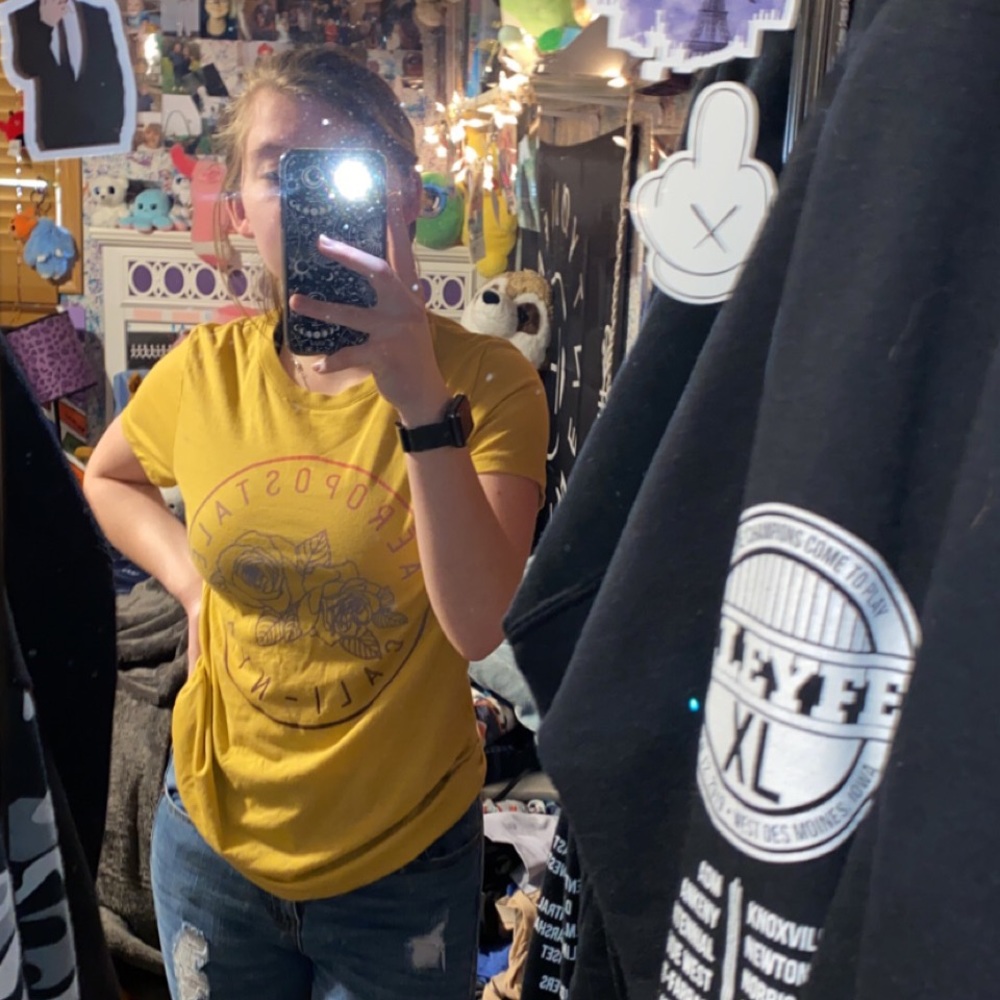 super cute yellow aero t-shirt